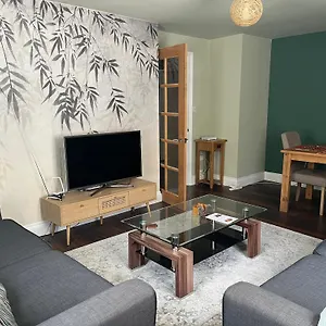  Apartment Comfortable Two Bedroom Modern