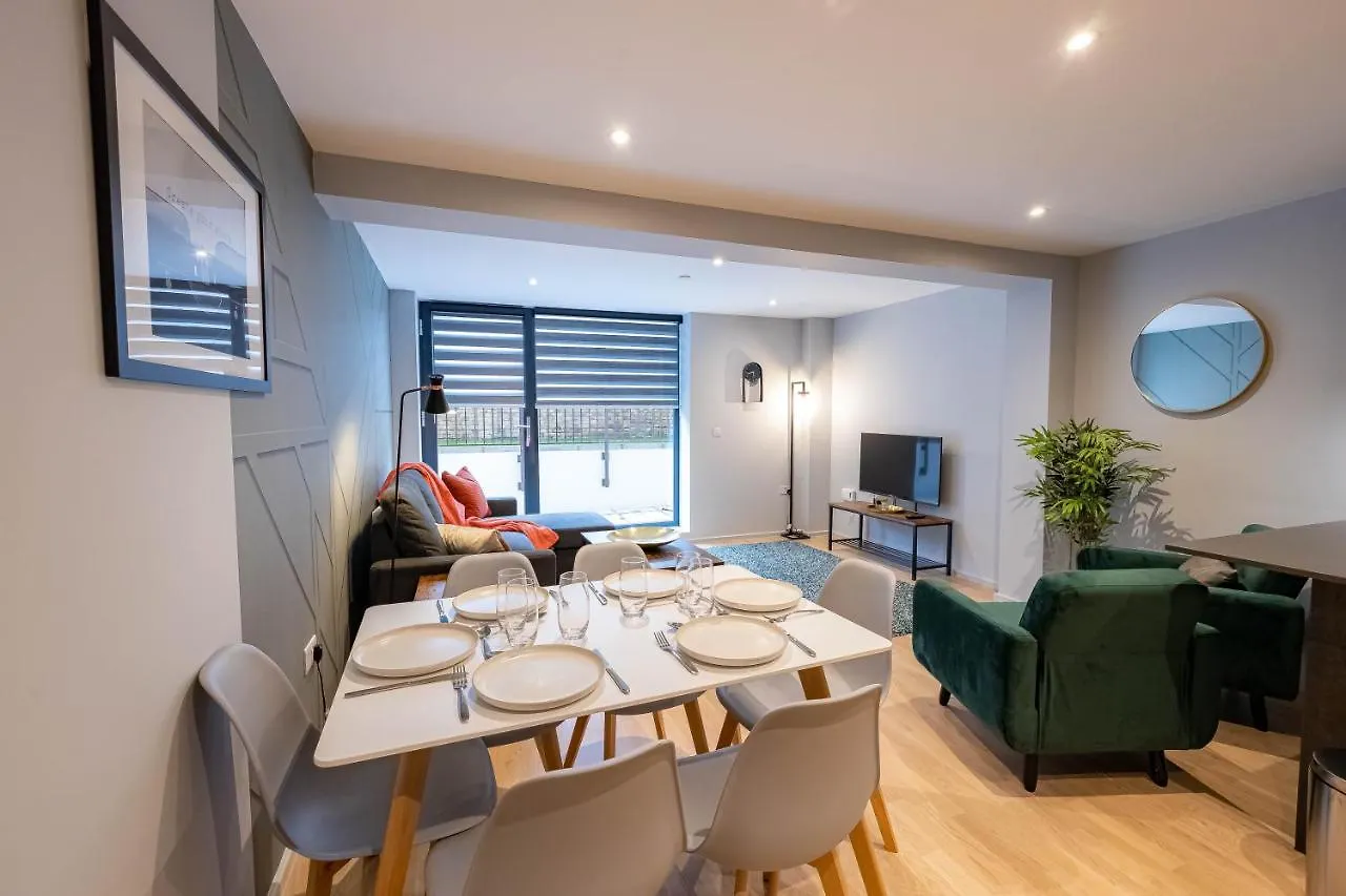 Ferienhaus Luxurious Apartments Hackney Near Train Station London