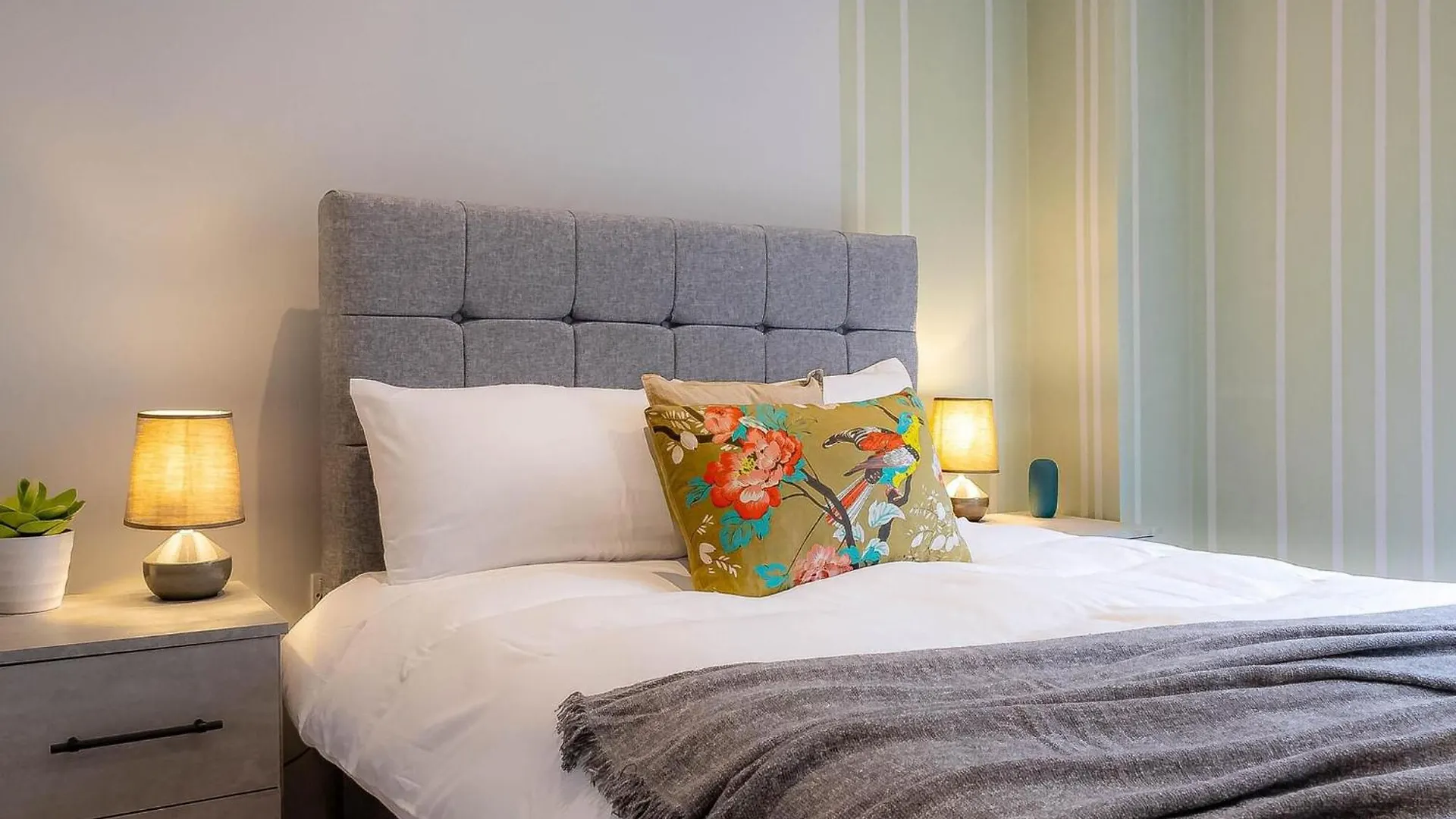 Ferienhaus Luxurious Apartments Hackney Near Train Station London